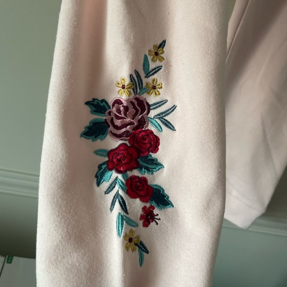 NWT Make + Model Embroidered Sweatshirt & Pants Loungewear Set, Light Pink - Picture 9 of 12